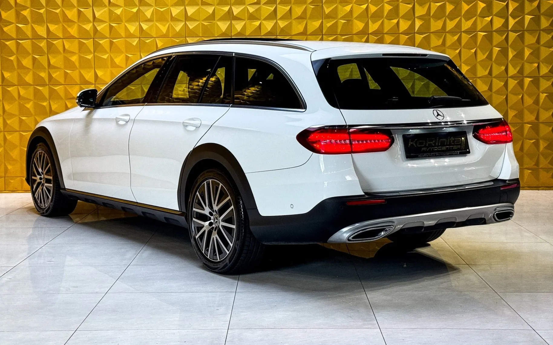 Notranja slika - Mercedes-Benz E-Razred - E400d 4MATIC-All Terrain-ZRACNO-PANO-WIDESCREEN... - 7