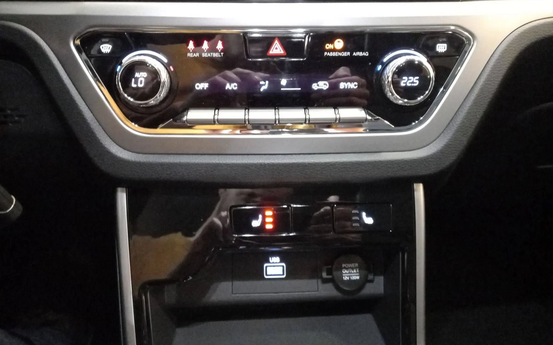 Notranja slika - SsangYong Korando - 1.5 T-GDi Exclusive 4WD AT - 17
