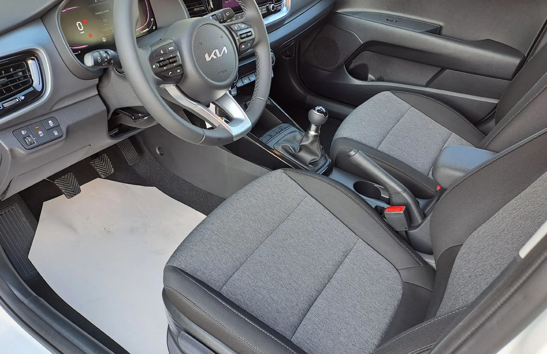 Zunanja slika - KIA Stonic - 1.2 DPI 57.9 kW  79 KM  LX Urban+ M T - 4
