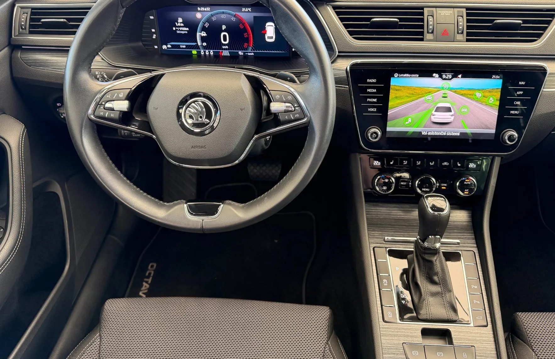 Zunanja slika - Škoda Superb - Style Combi 2.0 TDI DSG - ACC - KAMERA - MRTVI KOT - 7