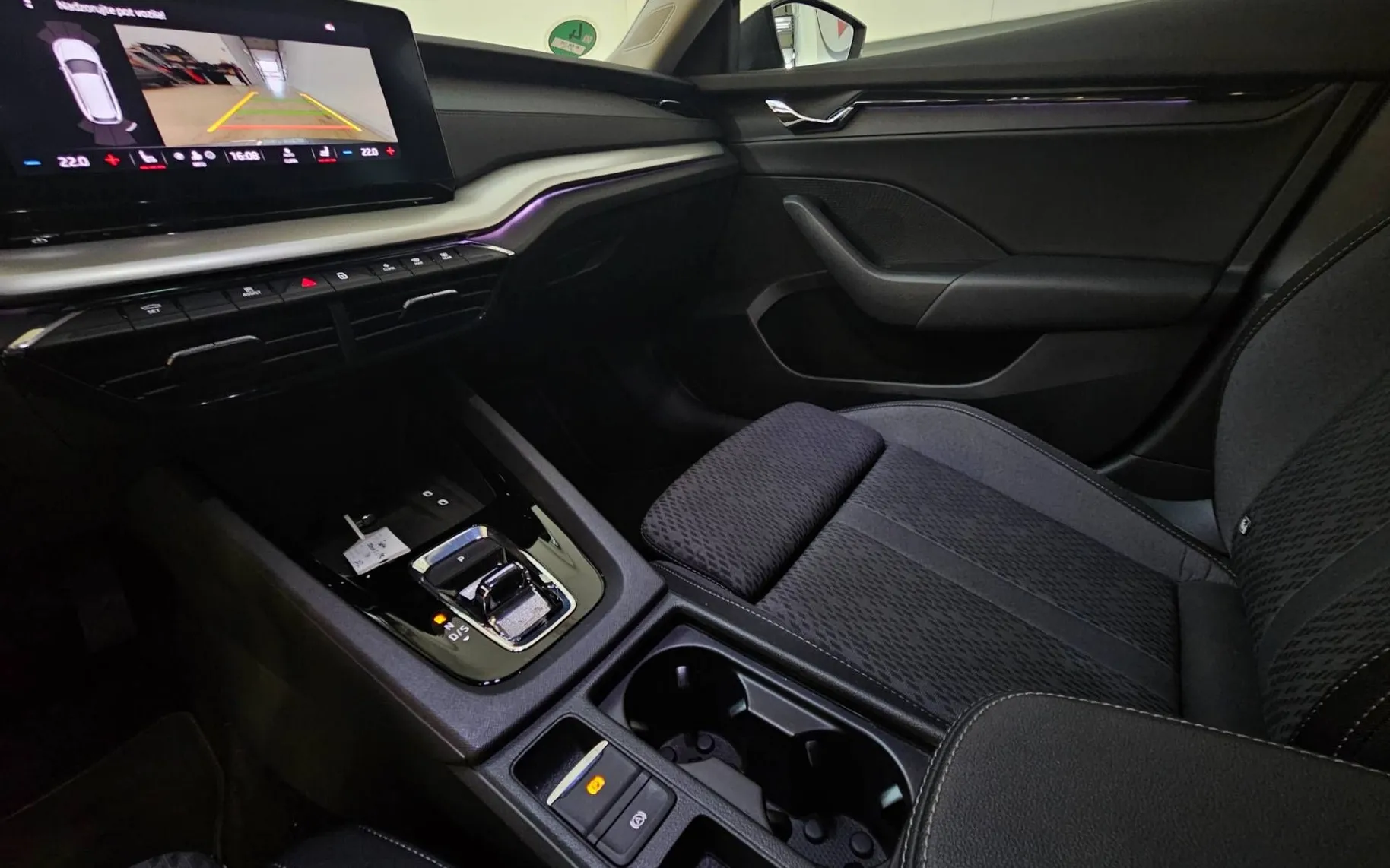 Notranja slika - Škoda Octavia - Combi 1.5 eTSI Clever DSG - 8