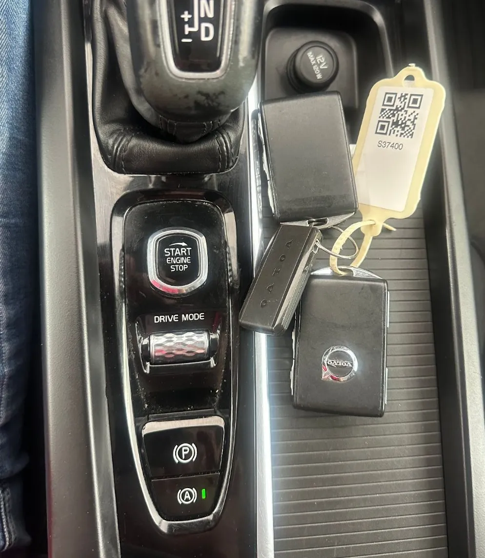 Zunanja slika - Volvo V60 - D3 Momentum Pro Avt+4 ALU.USNJE.NAVI.4X4.TOP - 16