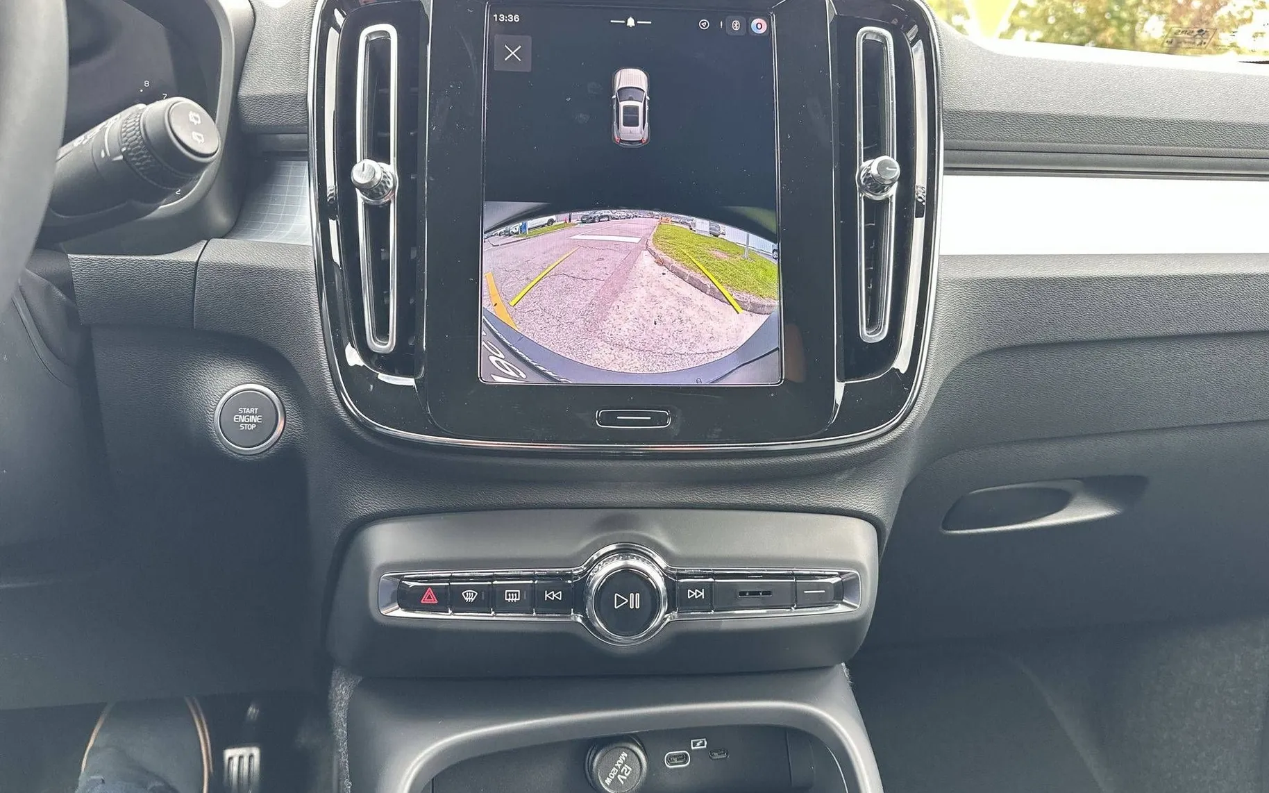 Notranja slika - Volvo XC40 - B3 P Plus Dark Avt. - 17