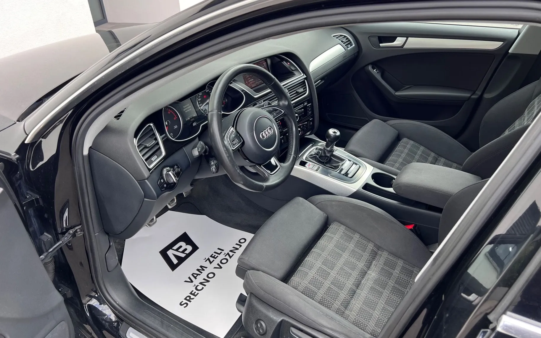 Notranja slika - Audi A4 Avant - 2.0 TDI S-LINE+Style Sport 110  150 +ACC+AUTOHOLD. - 9