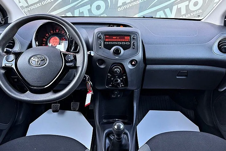 Zunanja slika - Toyota Aygo - 1.0 VVT-i x KLIMA+BT TEL+SERVO+BREZ POLOGA+UGODNO - 9