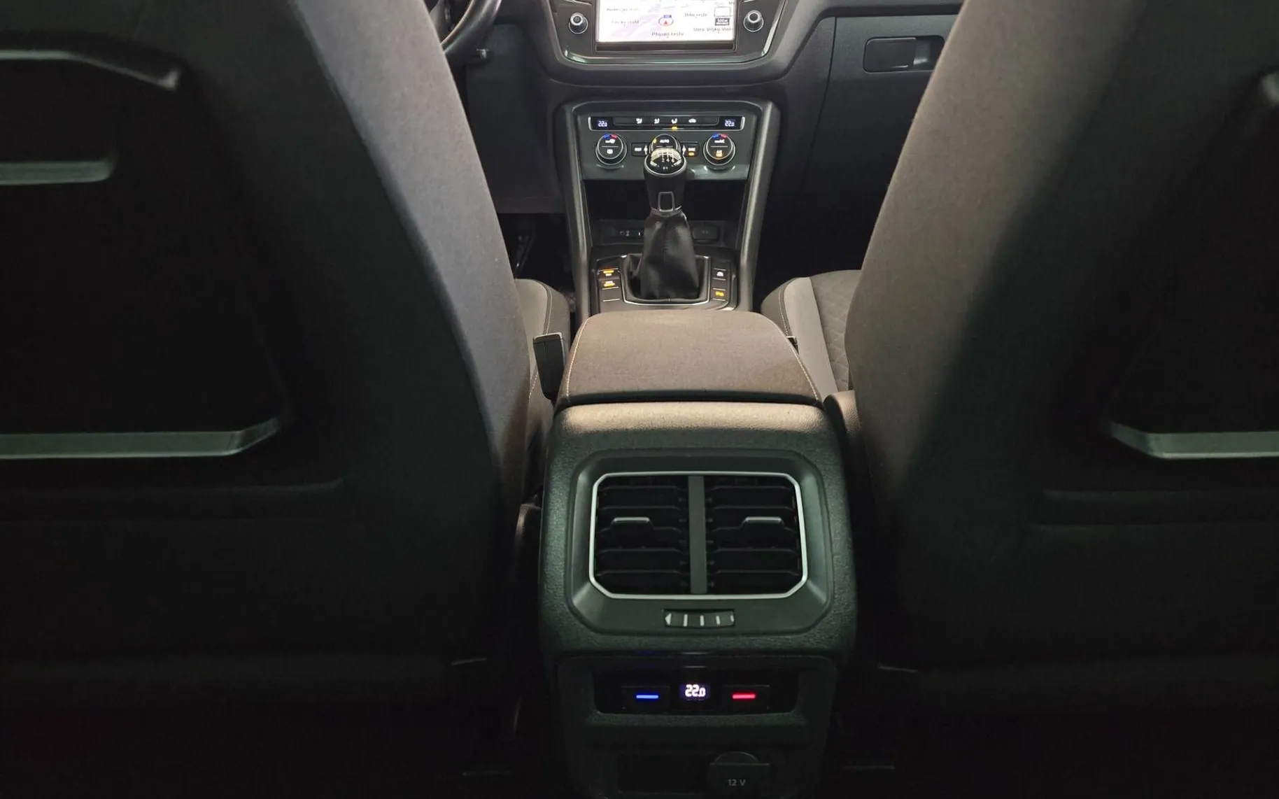 Notranja slika - Volkswagen Tiguan - 2.0 TDI BMT Comfortline - FULL LED.navi.kamera.ACC - 14