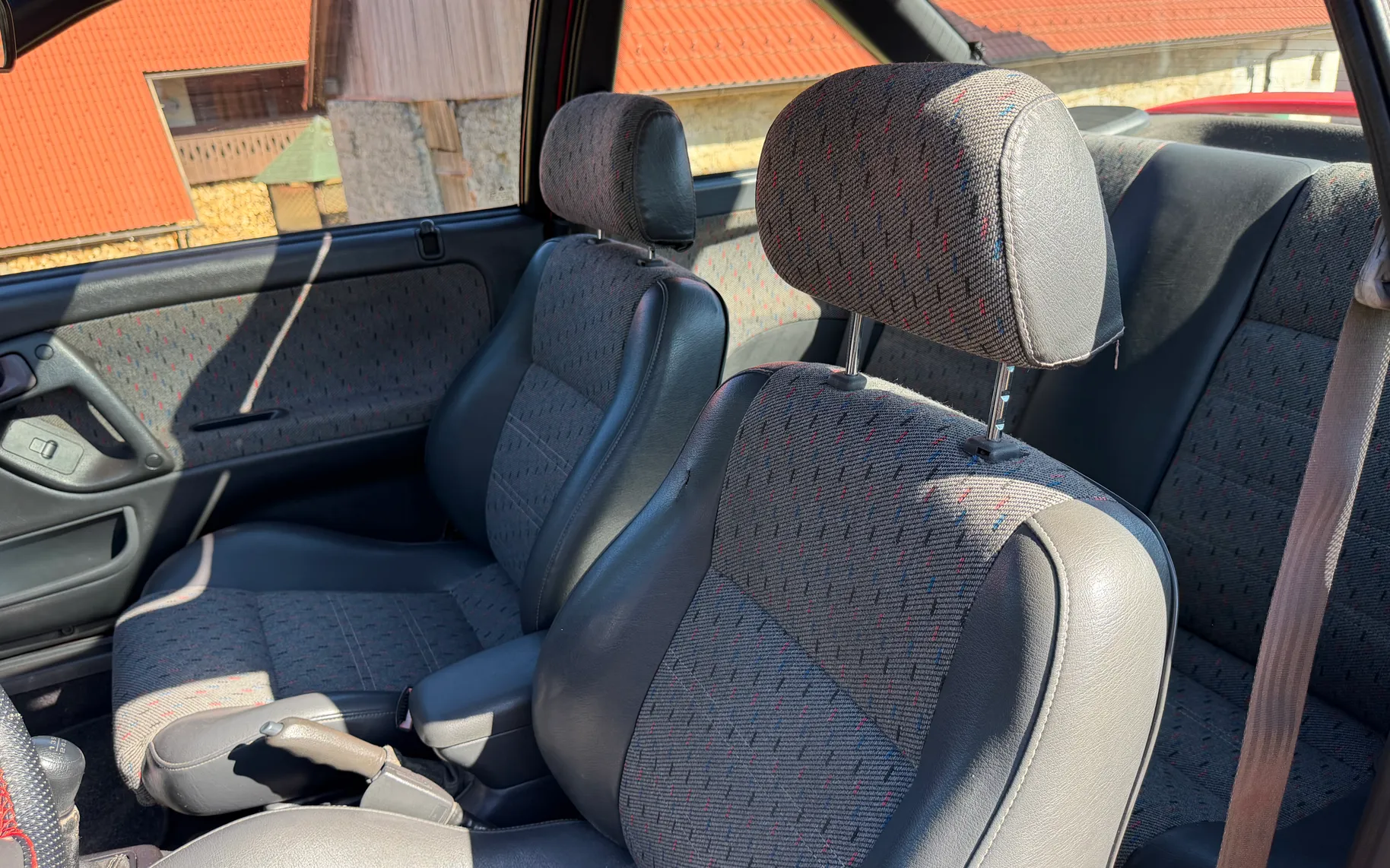 Notranja slika - Hyundai S-Coupé - 1.5 Turbo - 6