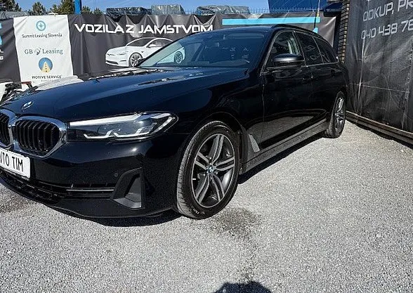 Zunanja slika - BMW serija 5 Touring: - 520d xDrive Live Cockpit DAB BMW Key Vl. Kljuka - 2