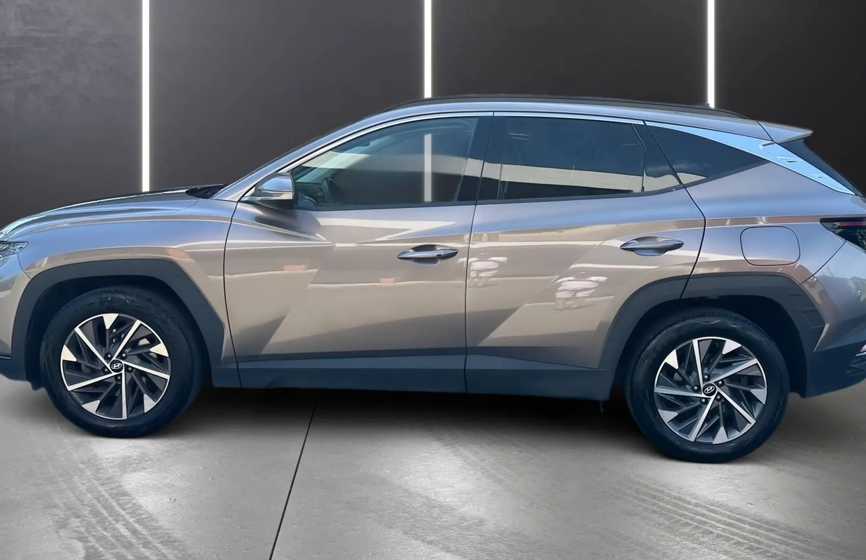 Zunanja slika - Hyundai Tucson - 1.6 T GDI 1LASTNIK VIRTUAL NAVI PDC KAMERA TOP - 4