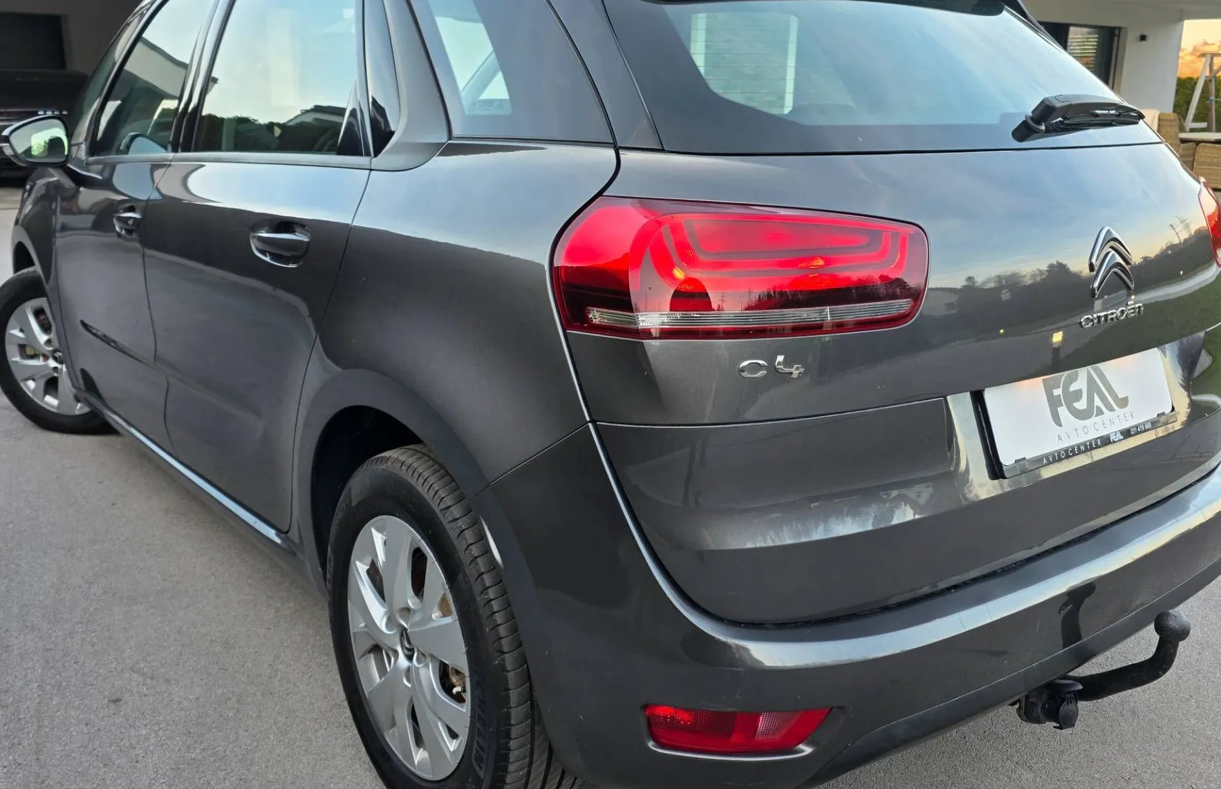 Zunanja slika - Citroën C4 - Picasso 1.2 PT-1 LASTNIK-SERVISNA KNJIGA-FACELIFT-ODLIČEN - 3