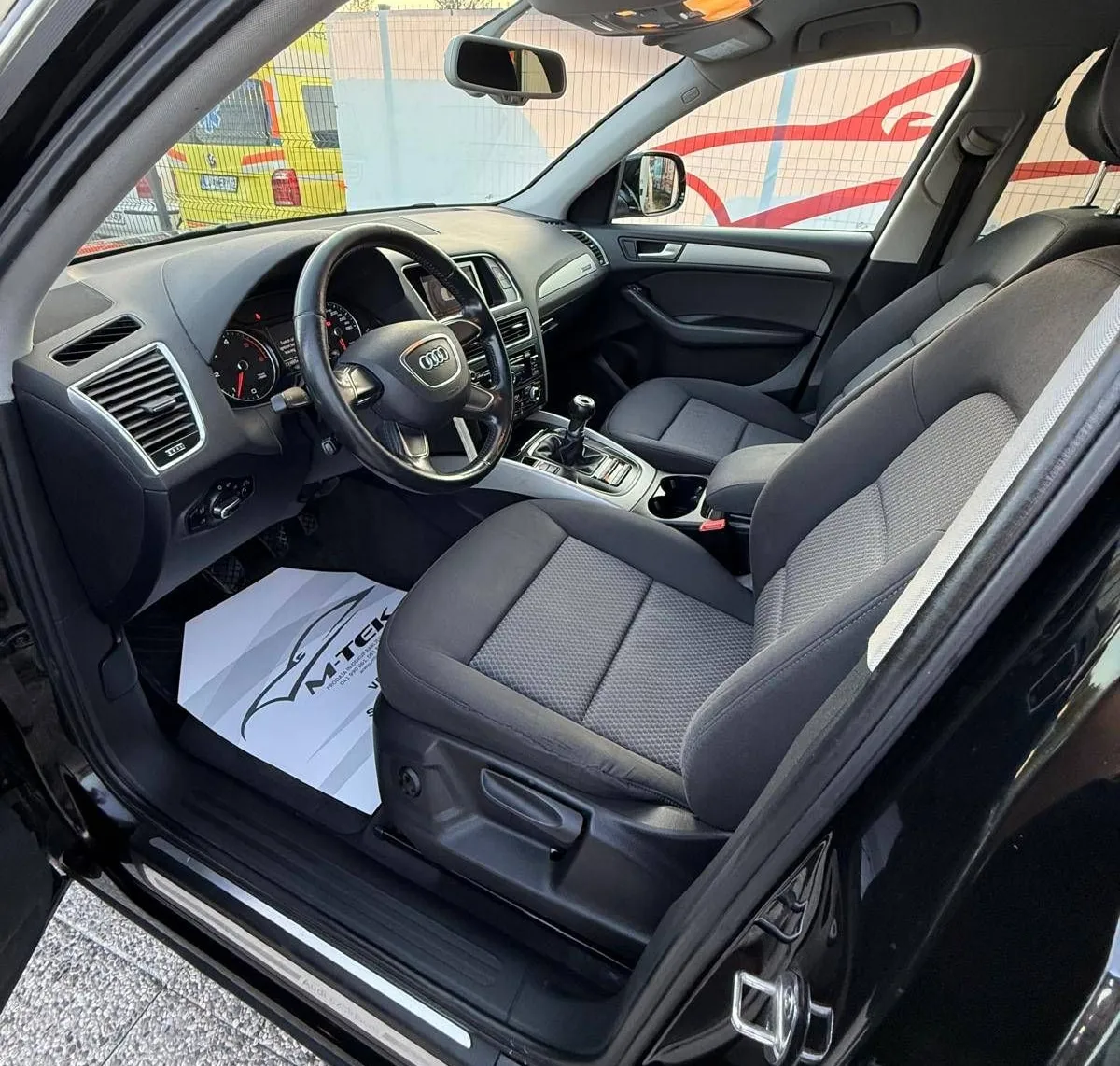 Notranja slika - Audi Q5 - quattro 2.0 TDI ROČNI VLEČNA KLJUKA - 7