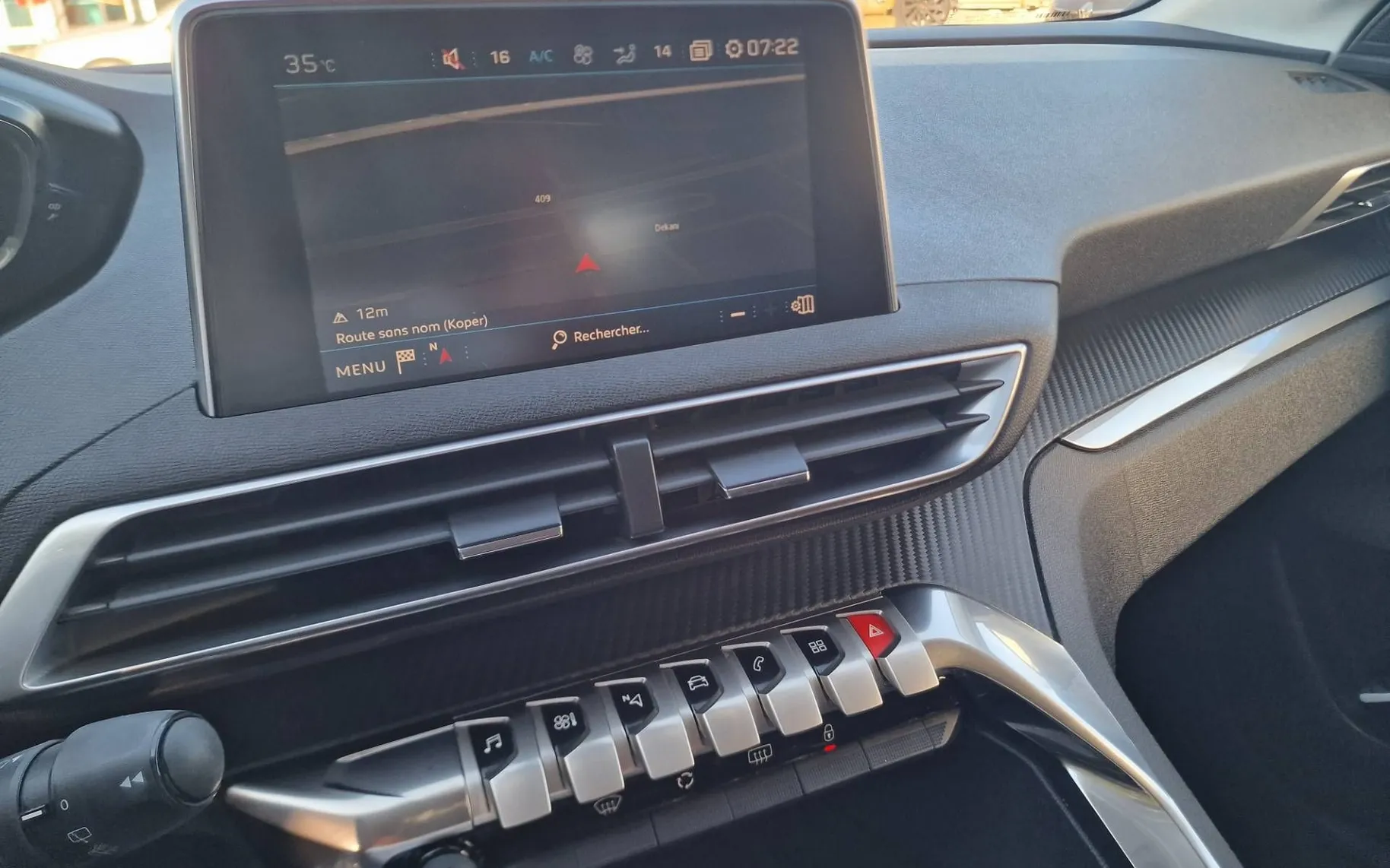 Notranja slika - Peugeot 3008 - 1.6 BlueHDI NA KREDIT BREZ POLOGA - 11