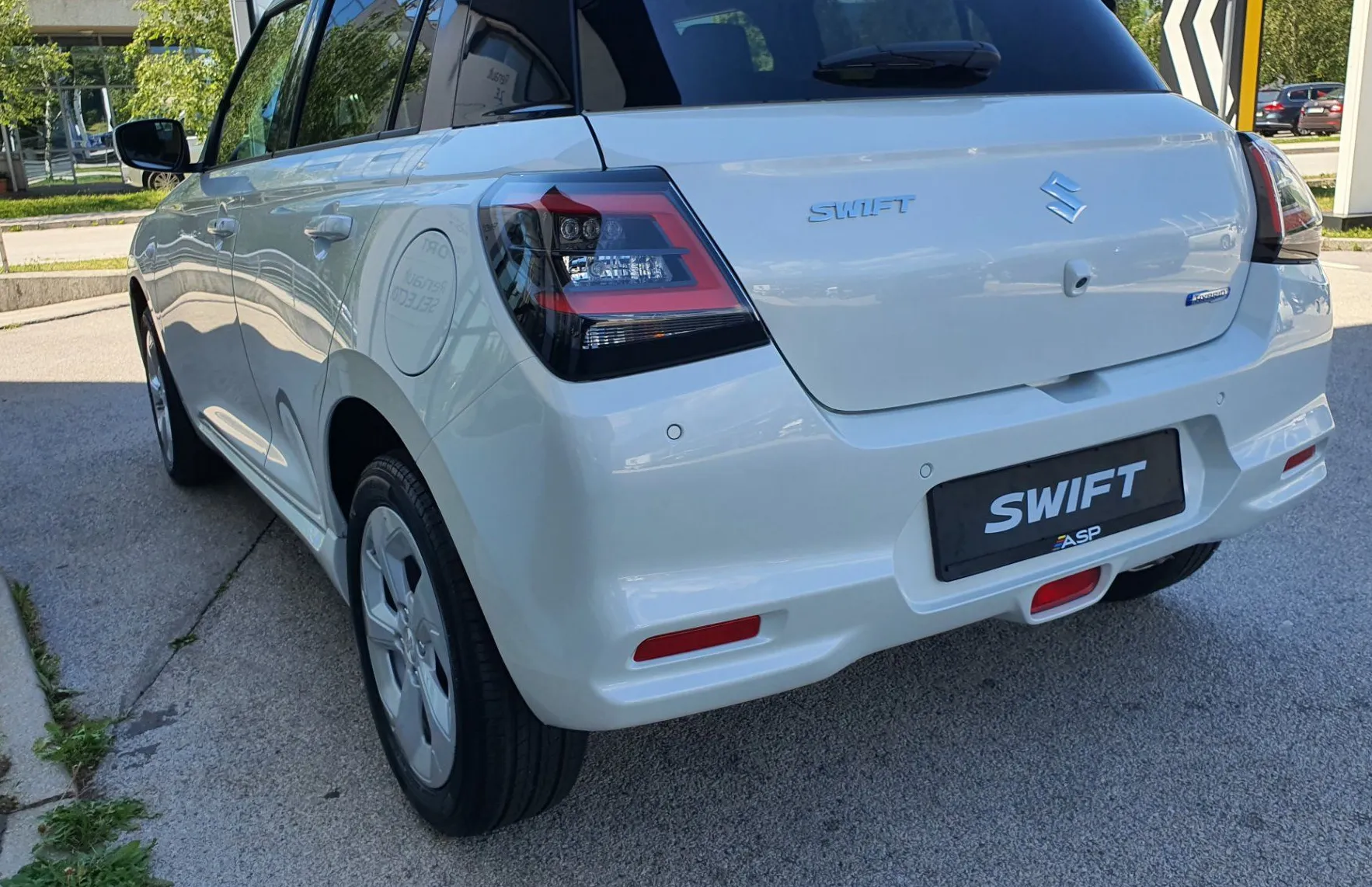 Zunanja slika - Suzuki Swift - 1.2 Dualjet AllGrip Hibrid Premium - 5