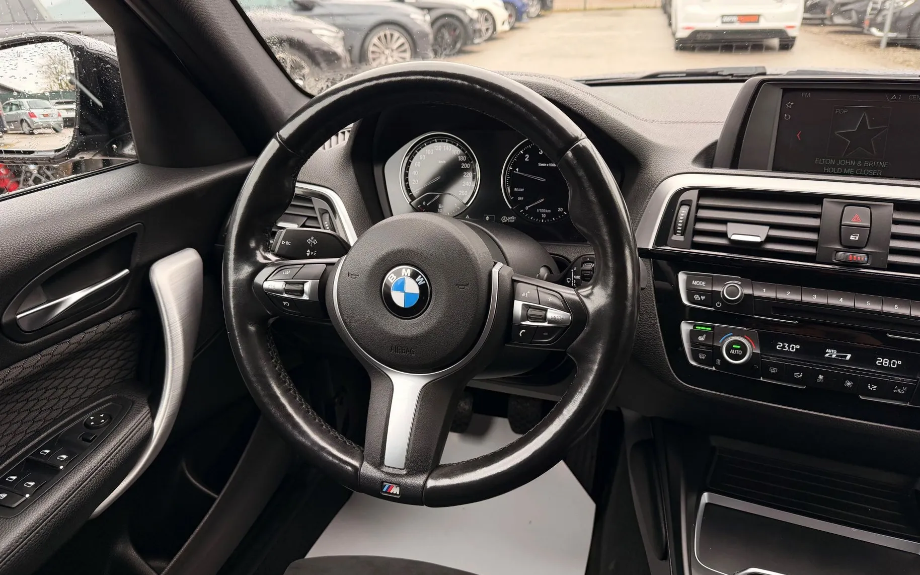 Zunanja slika - BMW Serija 1 - : 118i M Sport Shadow 1.LASTNIK FULL LED ALU17 - 19
