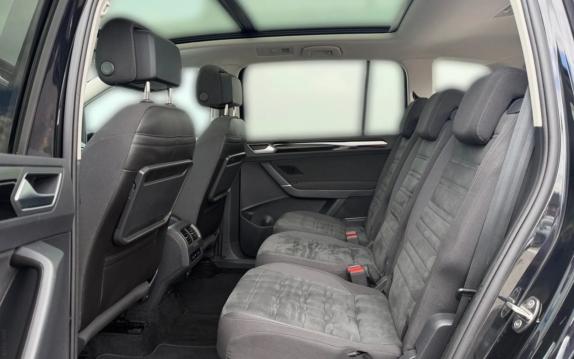 Notranja slika - Volkswagen Touran - 2.0 TDI BMT Highline DSG-7sedežev-Panorama-Masaža. - 11