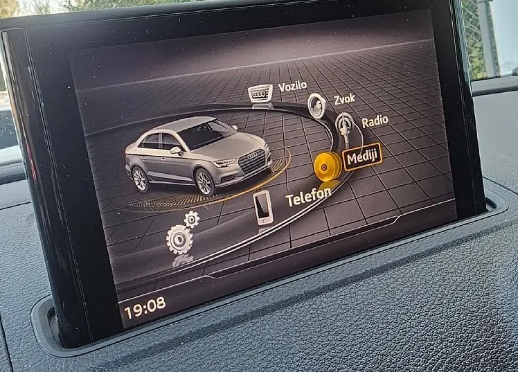Zunanja slika - Audi A3 - 30 TFSI LIMUZINA S-LINE LED-ALU PLATIŠČA-USNJE - 17