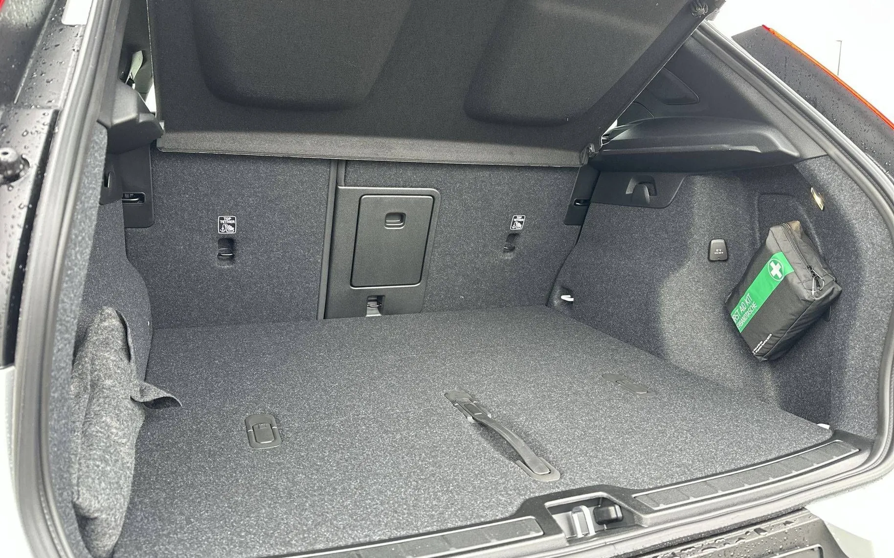 Notranja slika - Volvo XC40 - B3 P Core AT DCT... - 17
