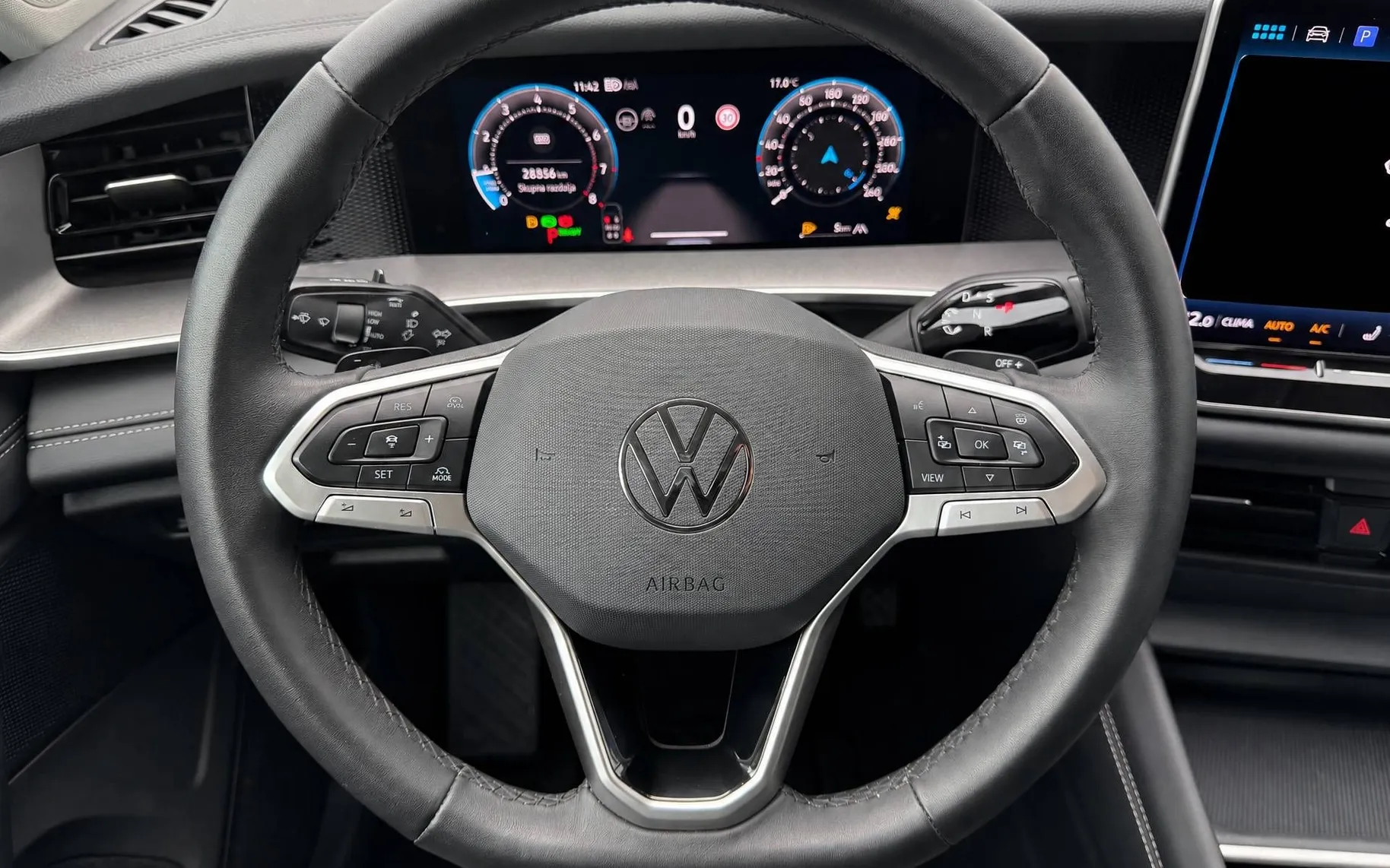 Notranja slika - Volkswagen Tayron - 1.5 eTSI  Life DSG- 7 sedežev-Vlečna kljuka-360kam - 9