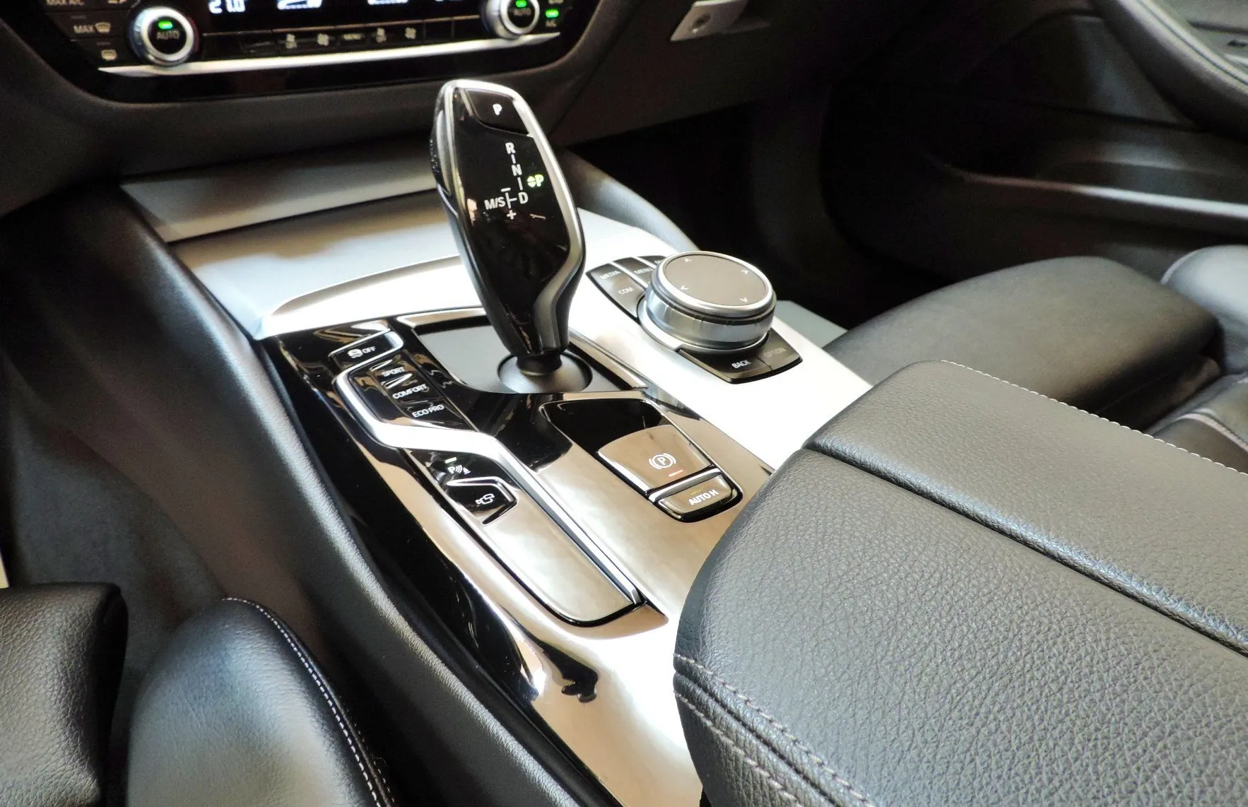 Zunanja slika - BMW Serija 5 - : 520i Avt. USNJE-360 KAMERA-HEAD UP…… - 19