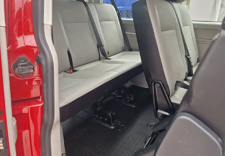 Zunanja slika - Volkswagen Transporter - T6 Kombi  8+1  2.0 TDI KMR 9 SEDEŽEV CARAVELLE - 11