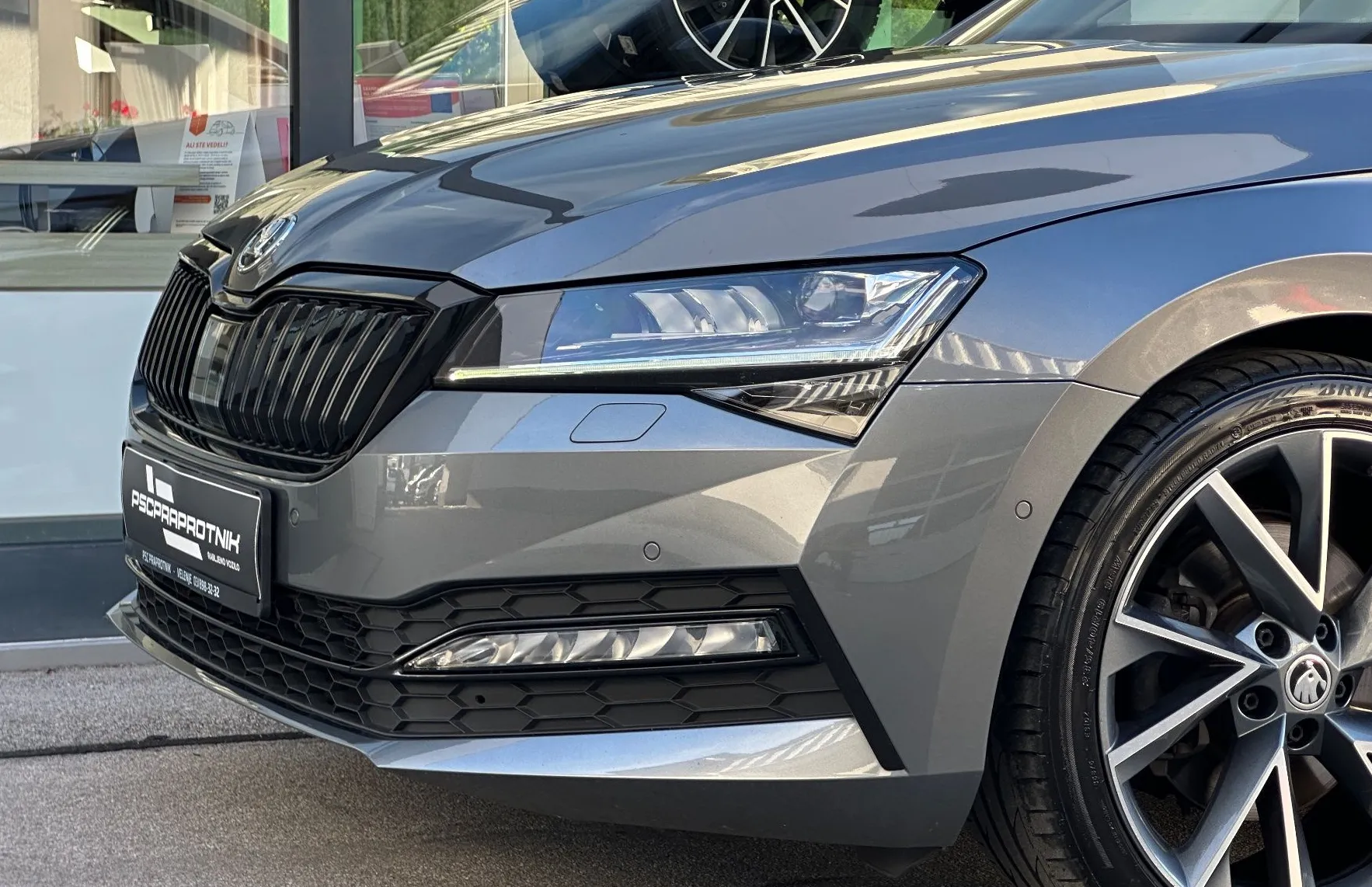 Zunanja slika - Škoda Superb - Combi Sportline 2.0 TDI DSG 4x4 DCC-ACC-KLJUKA - 5