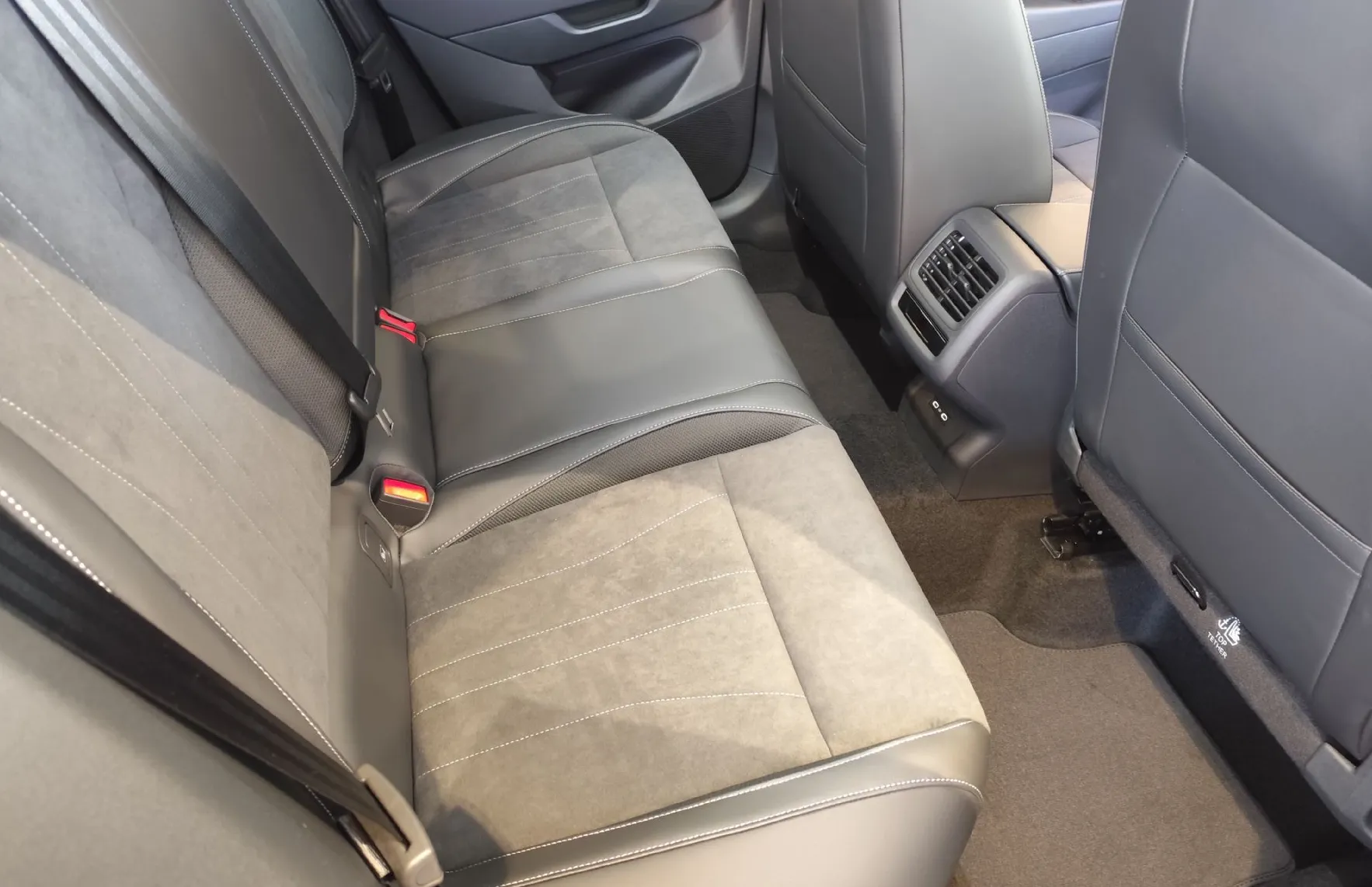 Zunanja slika - Volkswagen T-Roc - 1.5 eTSI Style DSG 85  115 - 8
