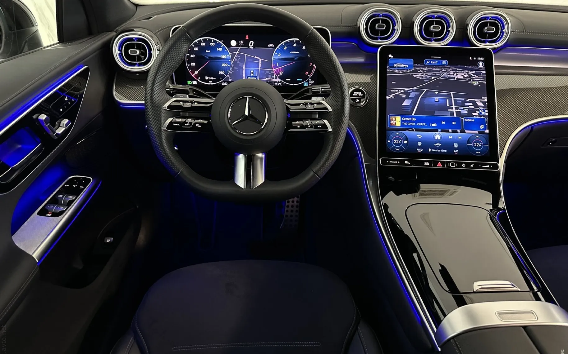 Notranja slika - Mercedes-Benz GLC coupe - 200 |4M|AMG Line|ACC|DigitalL|360K|Memory|KeyGo|.. - 10