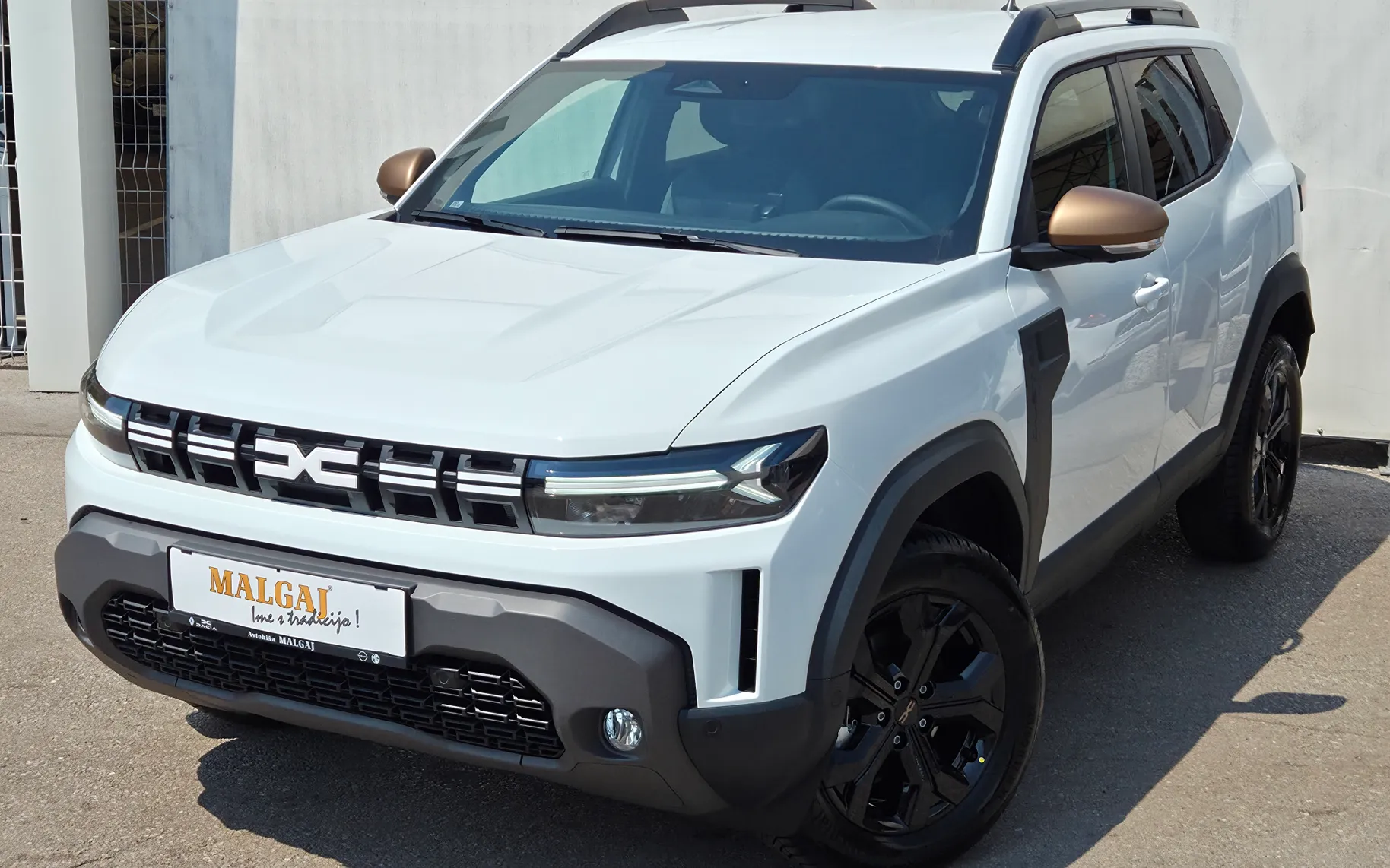 Zunanja slika - Dacia Duster - Extreme 4x4 Hybrid-G150+BON zimske gume - 1