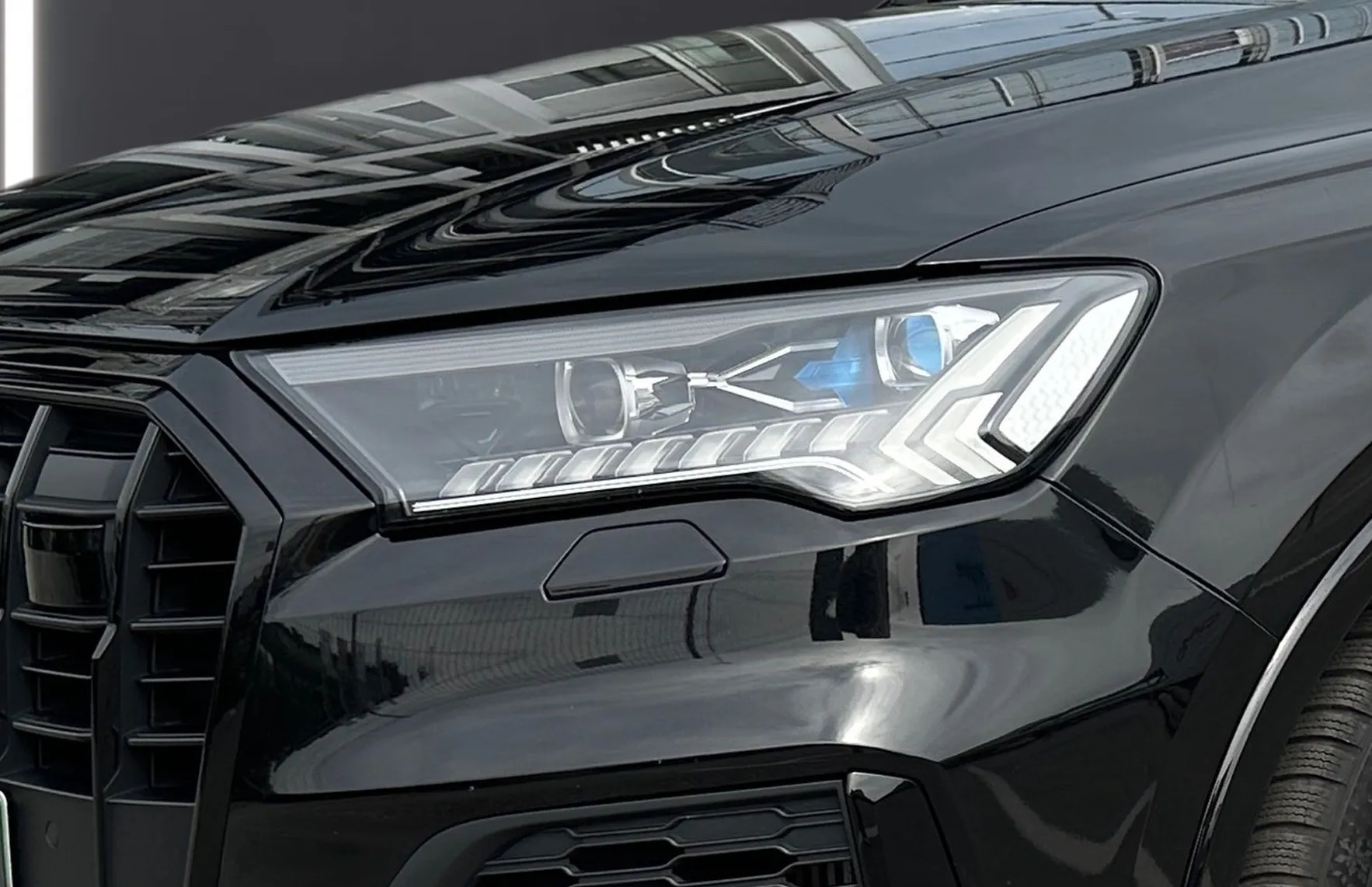 Zunanja slika - Audi Q7 - 55 tfsi S-tronic S-line Slovensko vozilo-1.Lastnik - 5