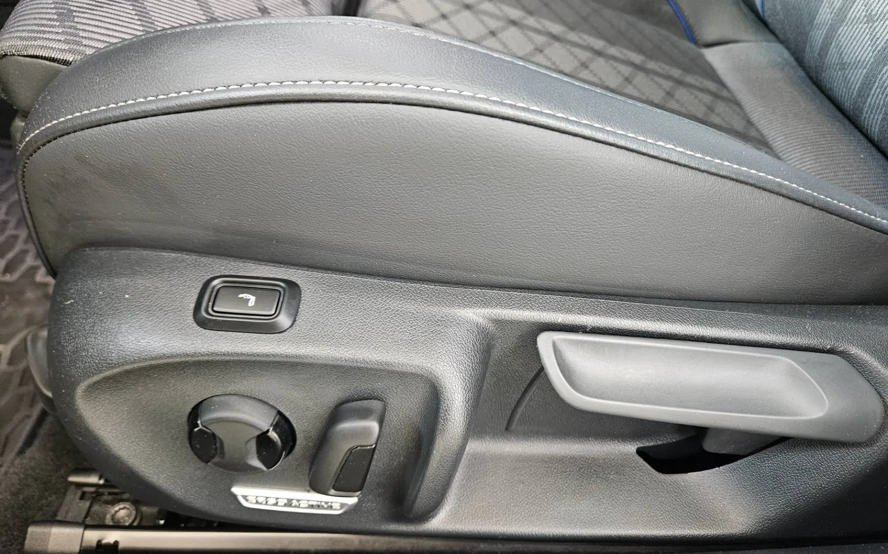 Notranja slika - Volkswagen Passat Variant - 1.5 eTSI BMT 4Joy DSG - 12