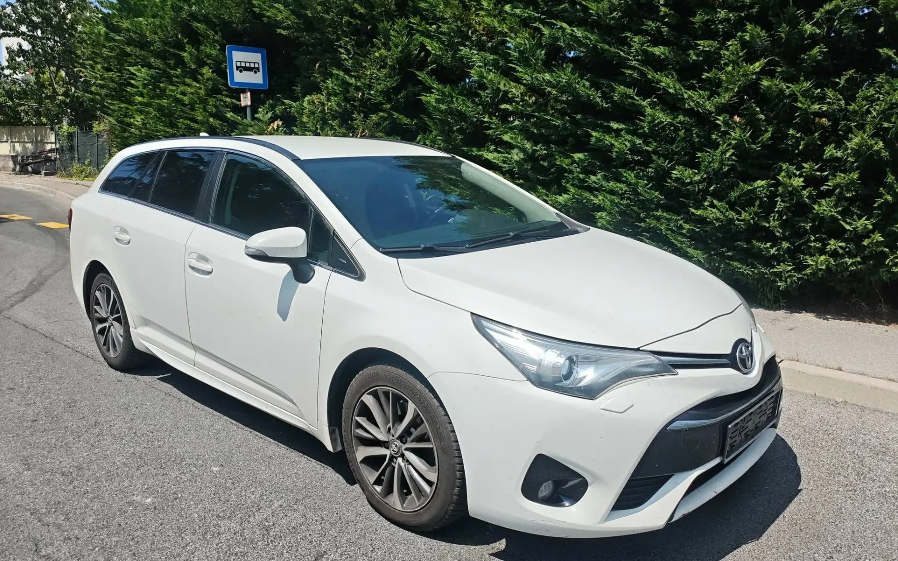 Zunanja slika - Toyota Avensis - 2.0 D-4D 1.LASTNIK SERVSIRAN...ODLICNA... - 1
