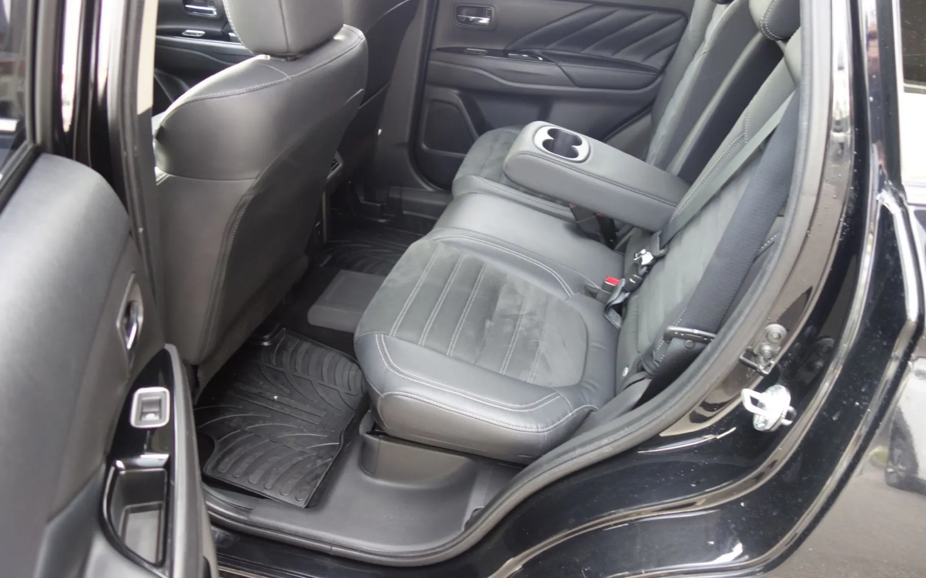 Zunanja slika - Mitsubishi Outlander - PHEV 2.4 MIVEC Twin Motor INSTYLE+ - 8