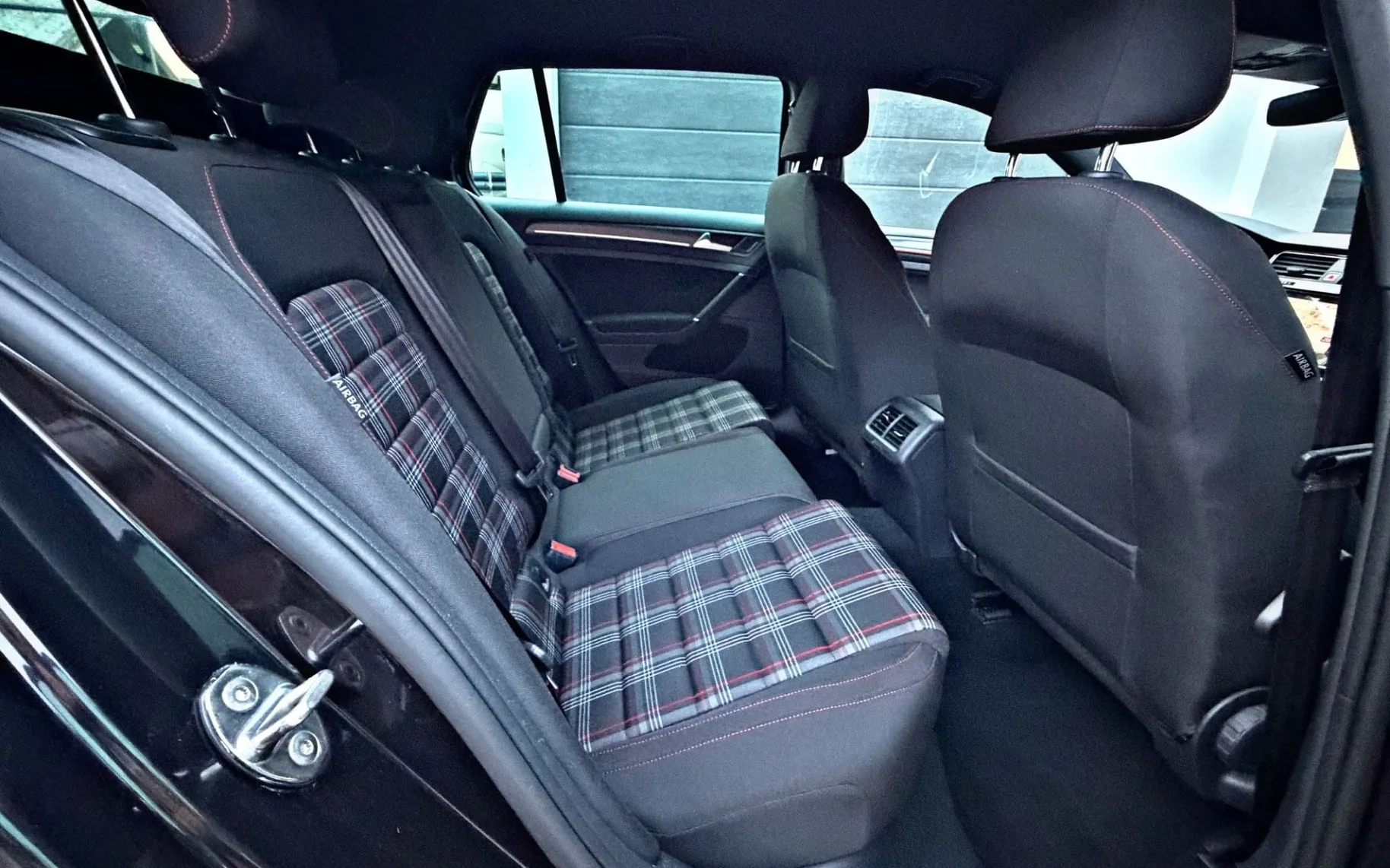 Notranja slika - Volkswagen Golf - 2.0 GTI PERFORMANCE DSG-VIRTUAL-LED-ALU 19COL-ACC. - 11