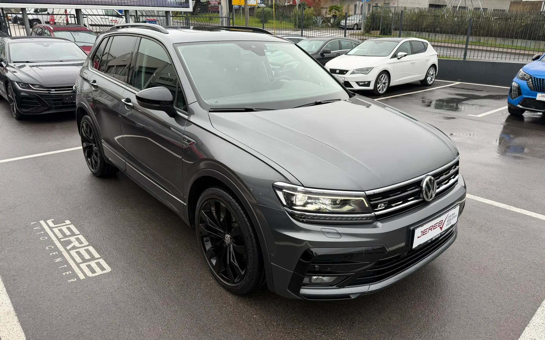 Zunanja slika - Volkswagen Tiguan - 2.0 TSI 4MOTION BMT avt. R-Line Ed.140kW BLACK ED. - 4