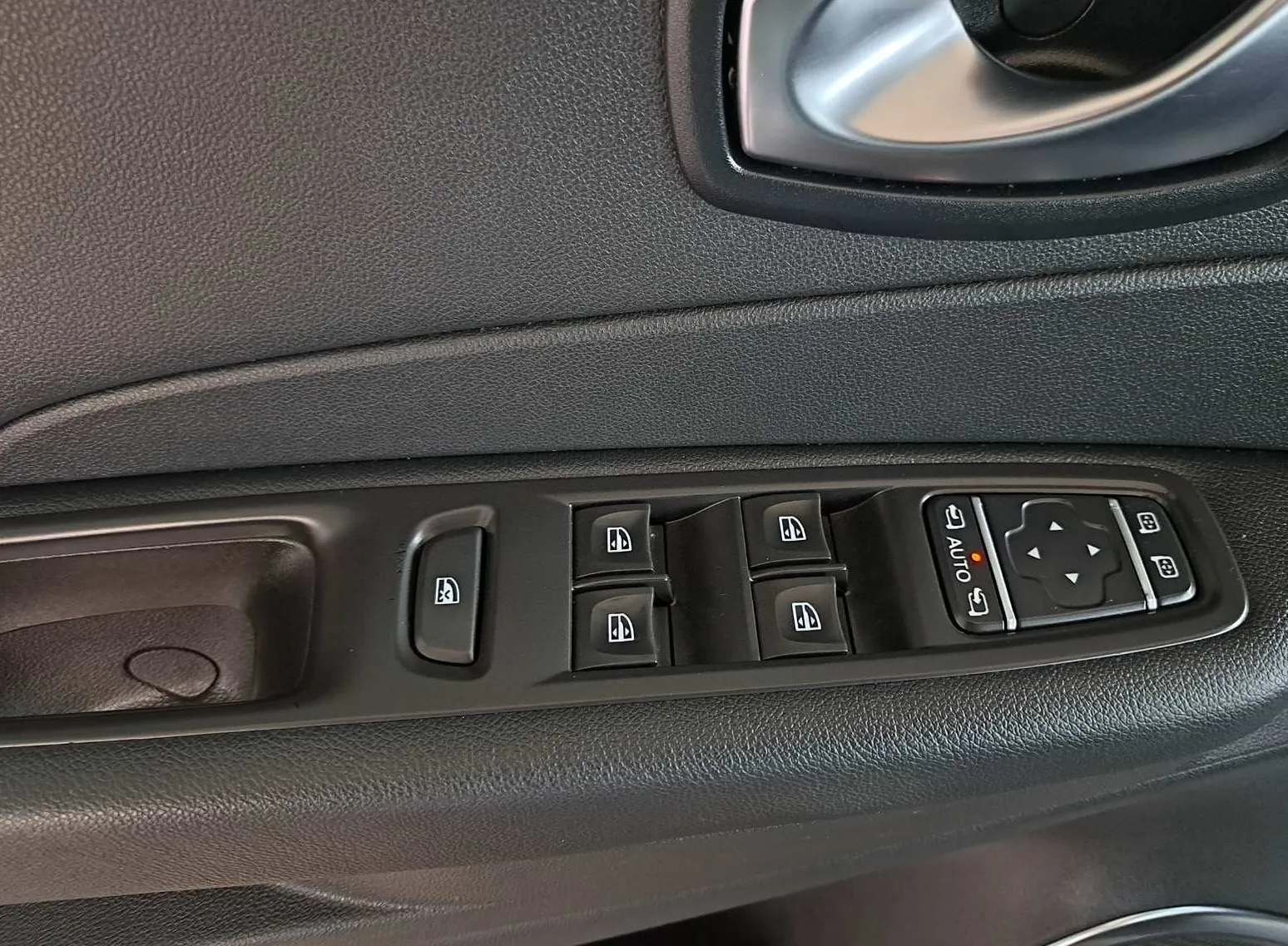 Zunanja slika - Renault Captur - Limited TCe 90 Z ENOLETNIM JAMSTVOM - 14