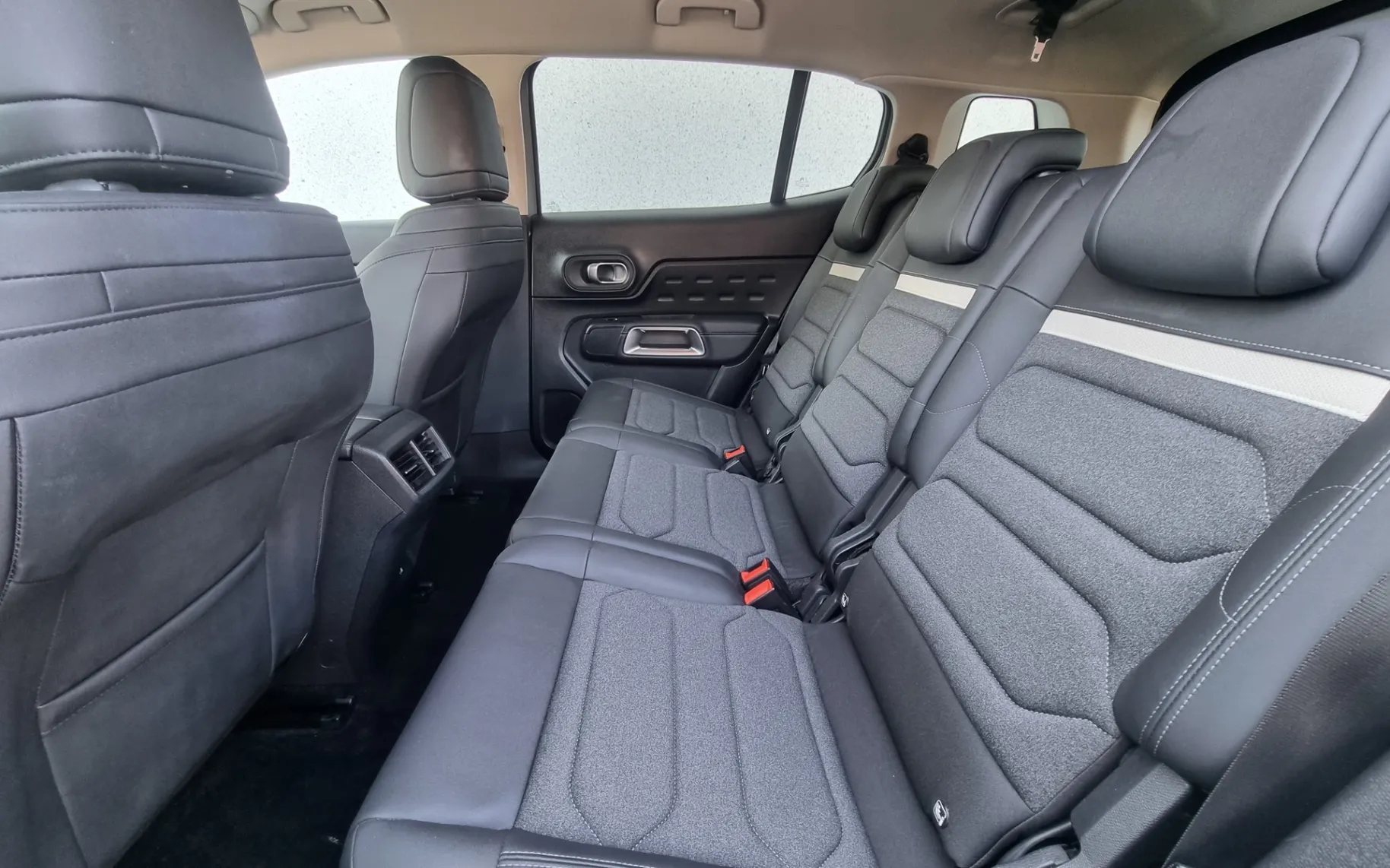 Zunanja slika - Citroën C5 - Aircross 1.2 PT Plus - MALO KM - POTRJENA SERVISNA KNJIGA - 9