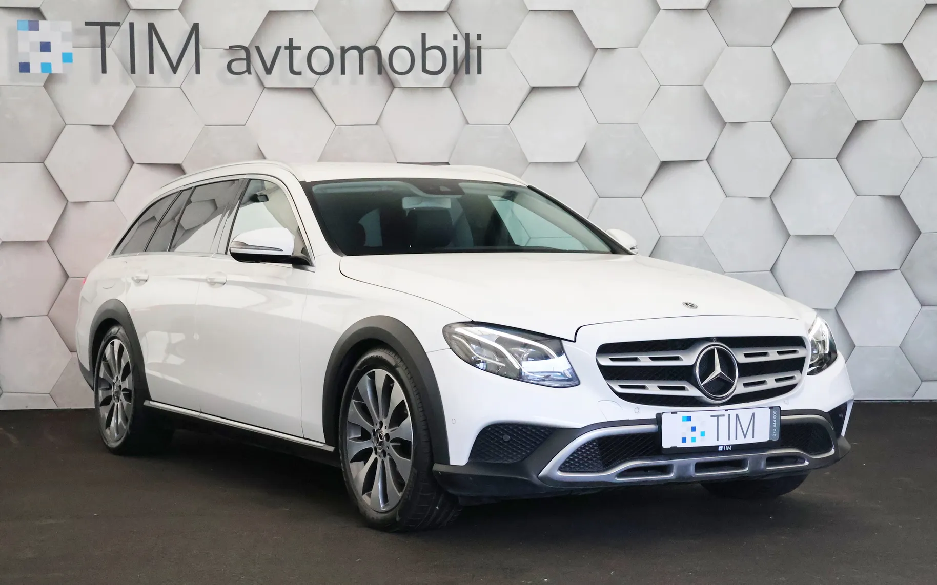 Zunanja slika - Mercedes-Benz E Class All-Terrain - 220d 4-Matic 9G-Tronic AirMATIC 194KM - 2