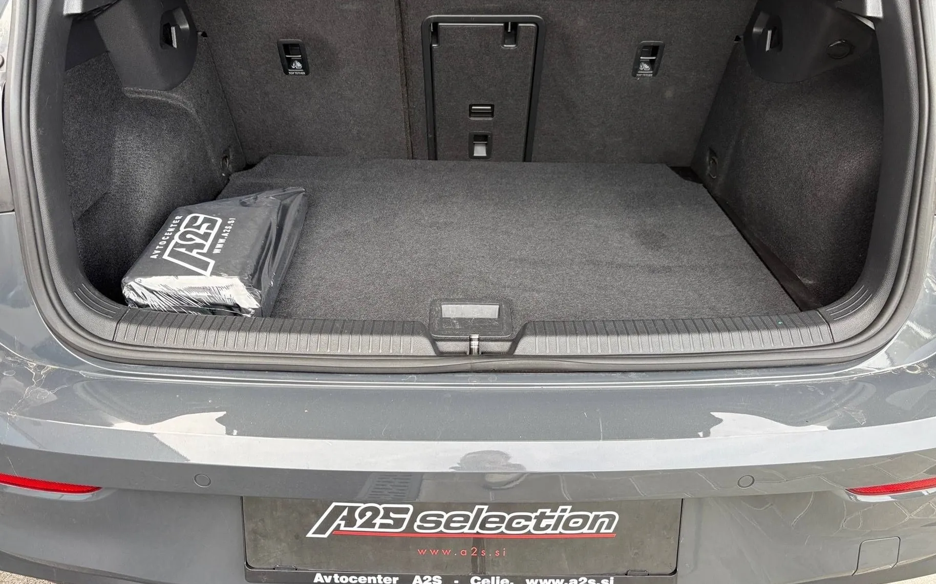 Notranja slika - Volkswagen Golf - Life 1.0 eTSI DSG - 12