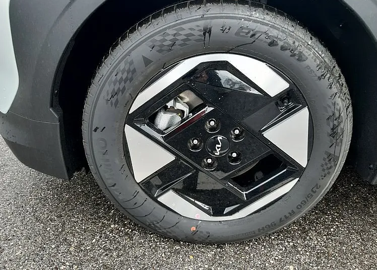 Zunanja slika - KIA EV3 - 58.3 kWh baterija. 150 kW  204 KM  Star - 6