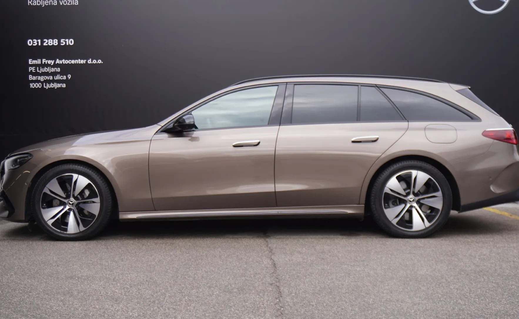 Zunanja slika - Mercedes-Benz E-Razred - E 300 e T AMG LINE - 4
