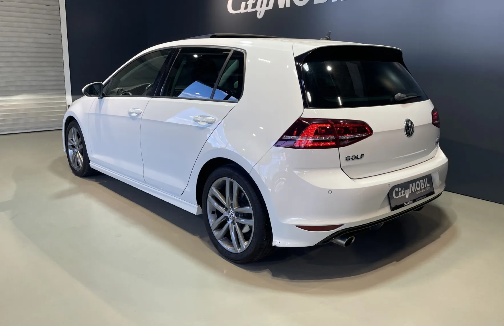 Zunanja slika - VW Golf - 1.LASTNIK-R LINE-PANORAMA-KAMERA-LED-TEMPOMAT-ALU - 9