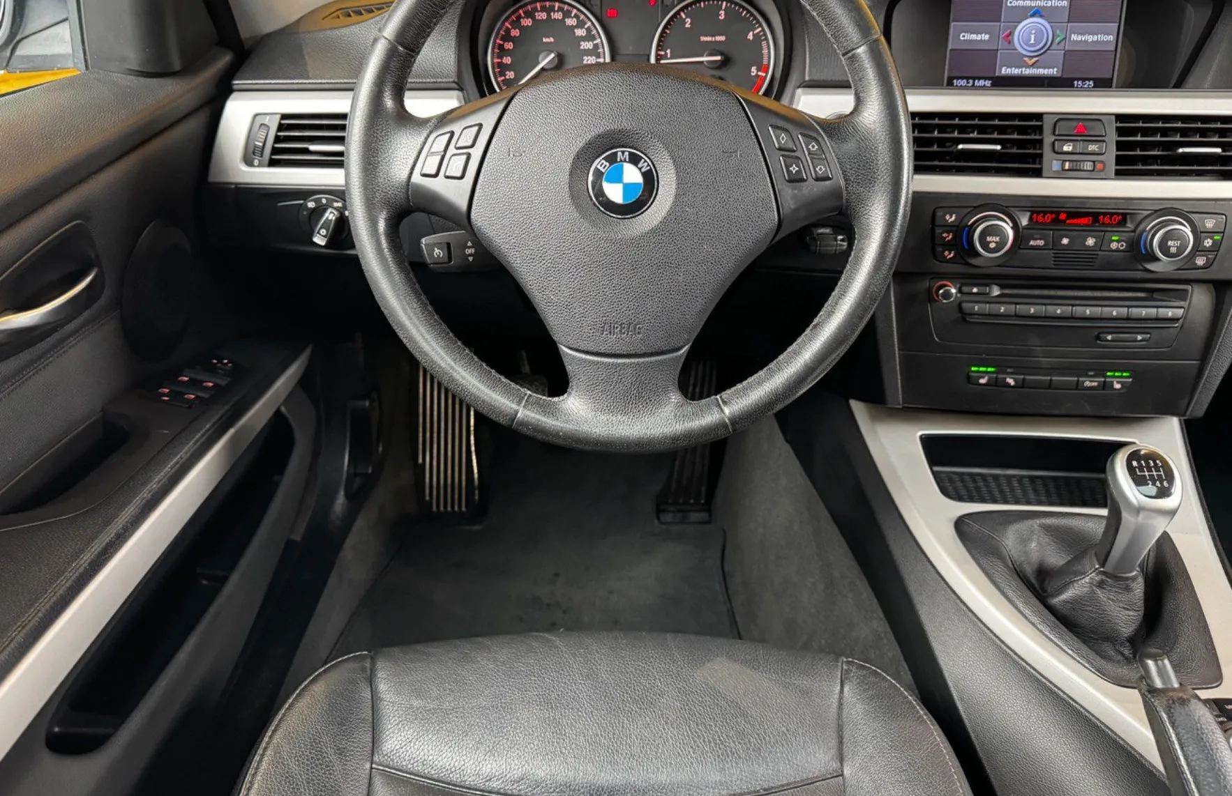 Zunanja slika - BMW Serija 3 - : 318d LCI-STREŠNO OKNO-GRETJE-NAVI-PDC... - 12