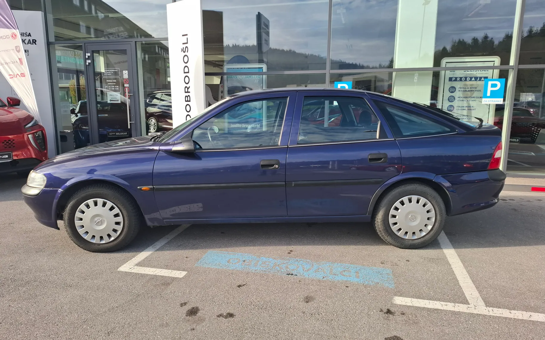 Zunanja slika - Opel Vectra - 1.6i 16V - SLOVENSKO POREKLO + ODLIČNO OHRANJEN - 4