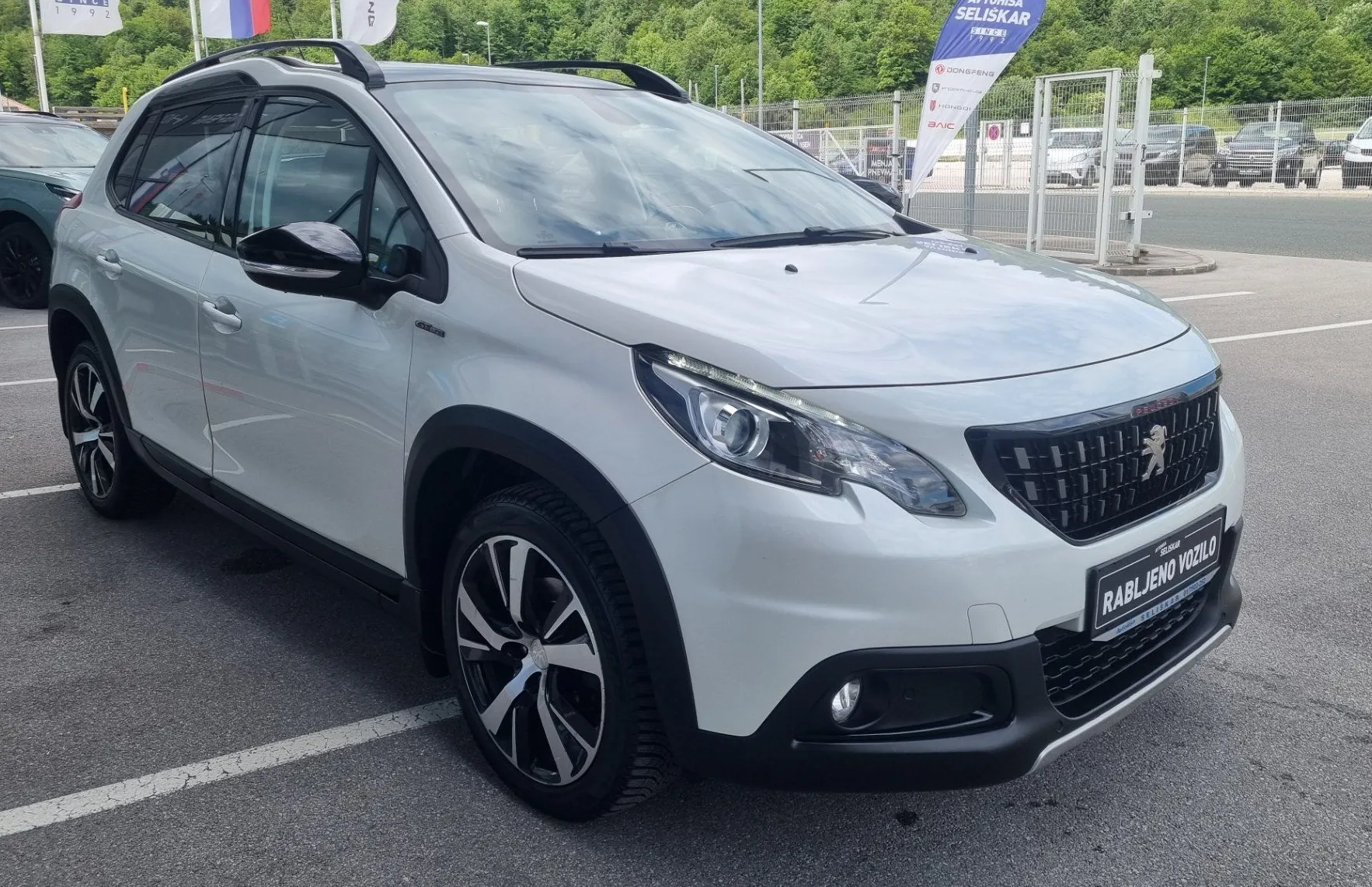 Zunanja slika - Peugeot 2008 - 1.2PT 110 GT Line AVTOMATIK + POTRJENA SERVISNA - 4