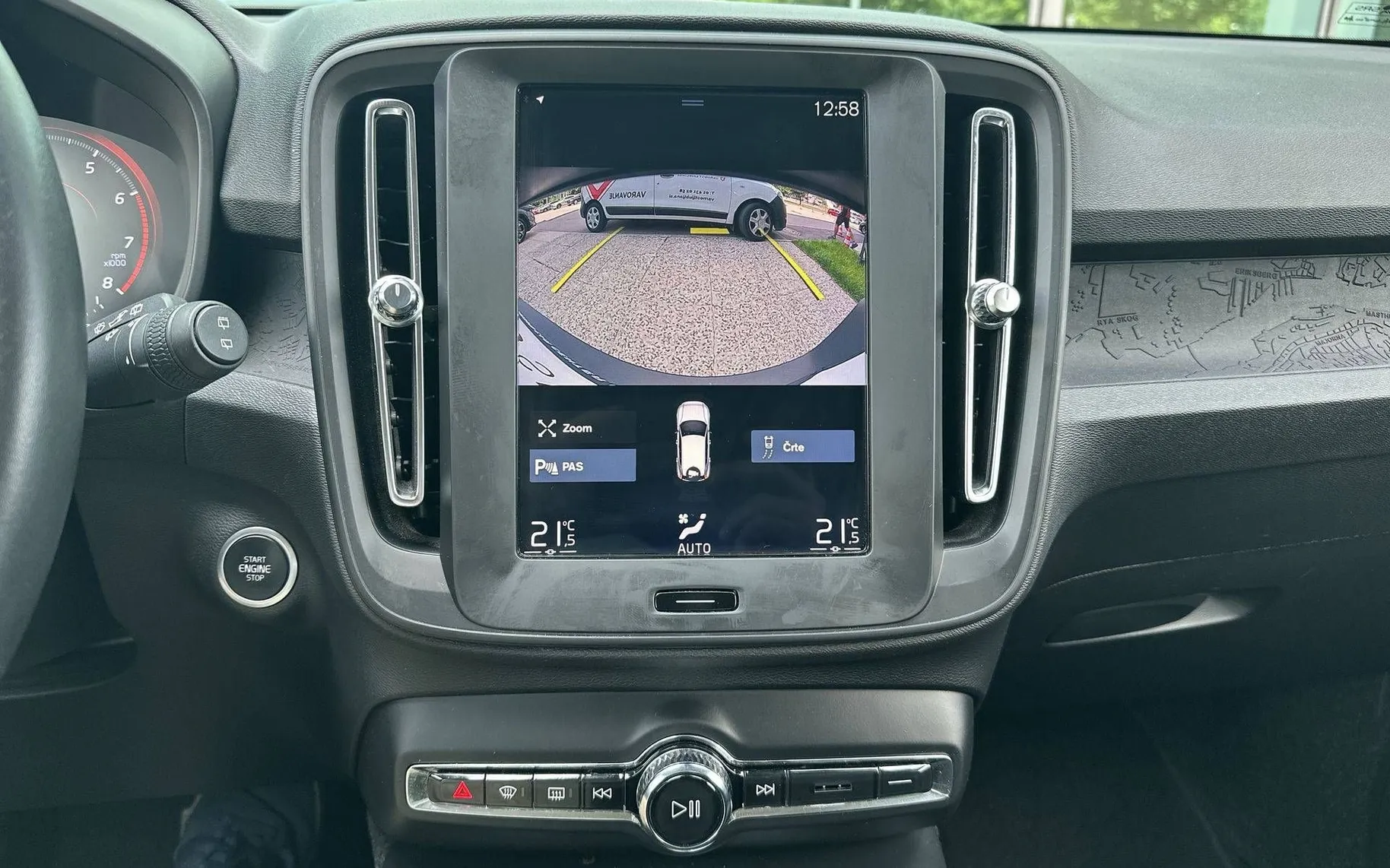 Notranja slika - Volvo XC40 - T3 Momentum Avt... - 17