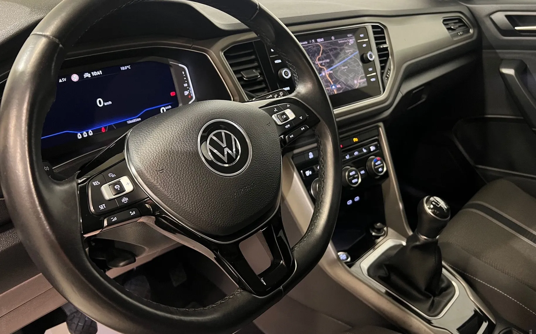 Notranja slika - VW T-Roc - 2.0 TDI-XENON-LED-VIRTUAL-ACC-KAMERA-NAV-MRTVI K - 22