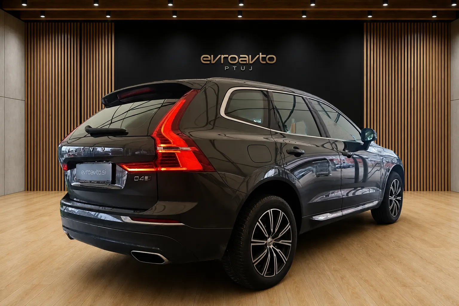 Notranja slika - Volvo XC60 - D4 A AWD Inscription•Head-Up•Panorama... - 7