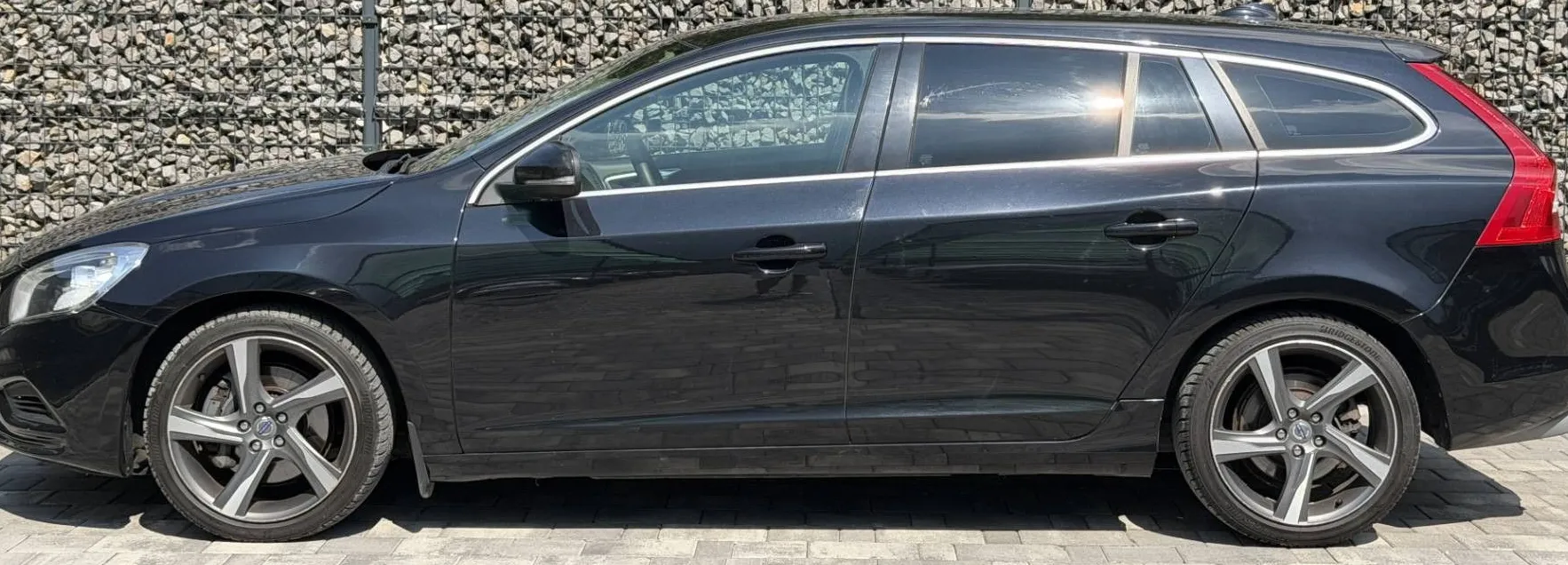 Zunanja slika - Volvo V60 - D5 AWD Geartronic |MEMORY|WEBASTO|GR. SED.| - 7