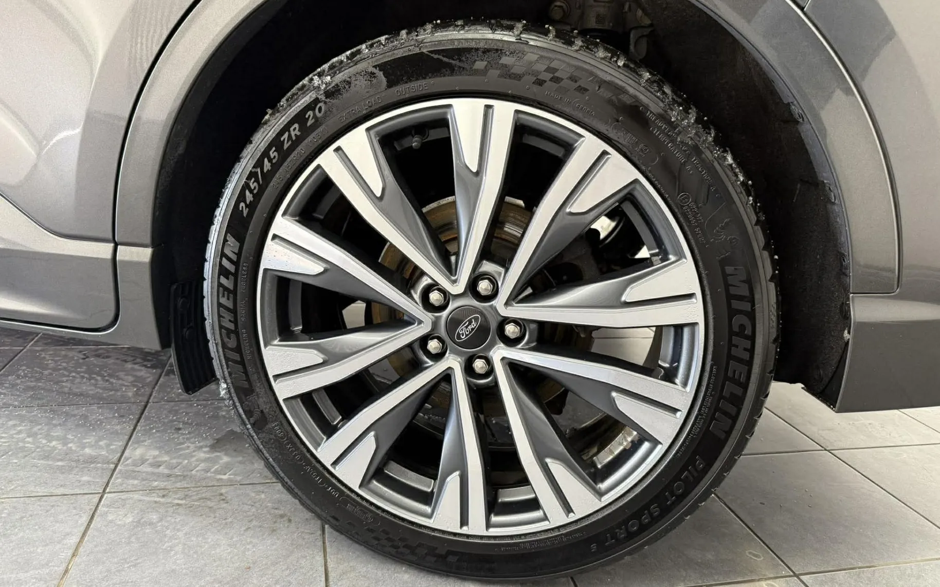 Zunanja slika - Ford Kuga - 2.5 Vignale.NEMŠKI+4ALU.KAMERA.PANORAMA.KLUKA.LED - 3