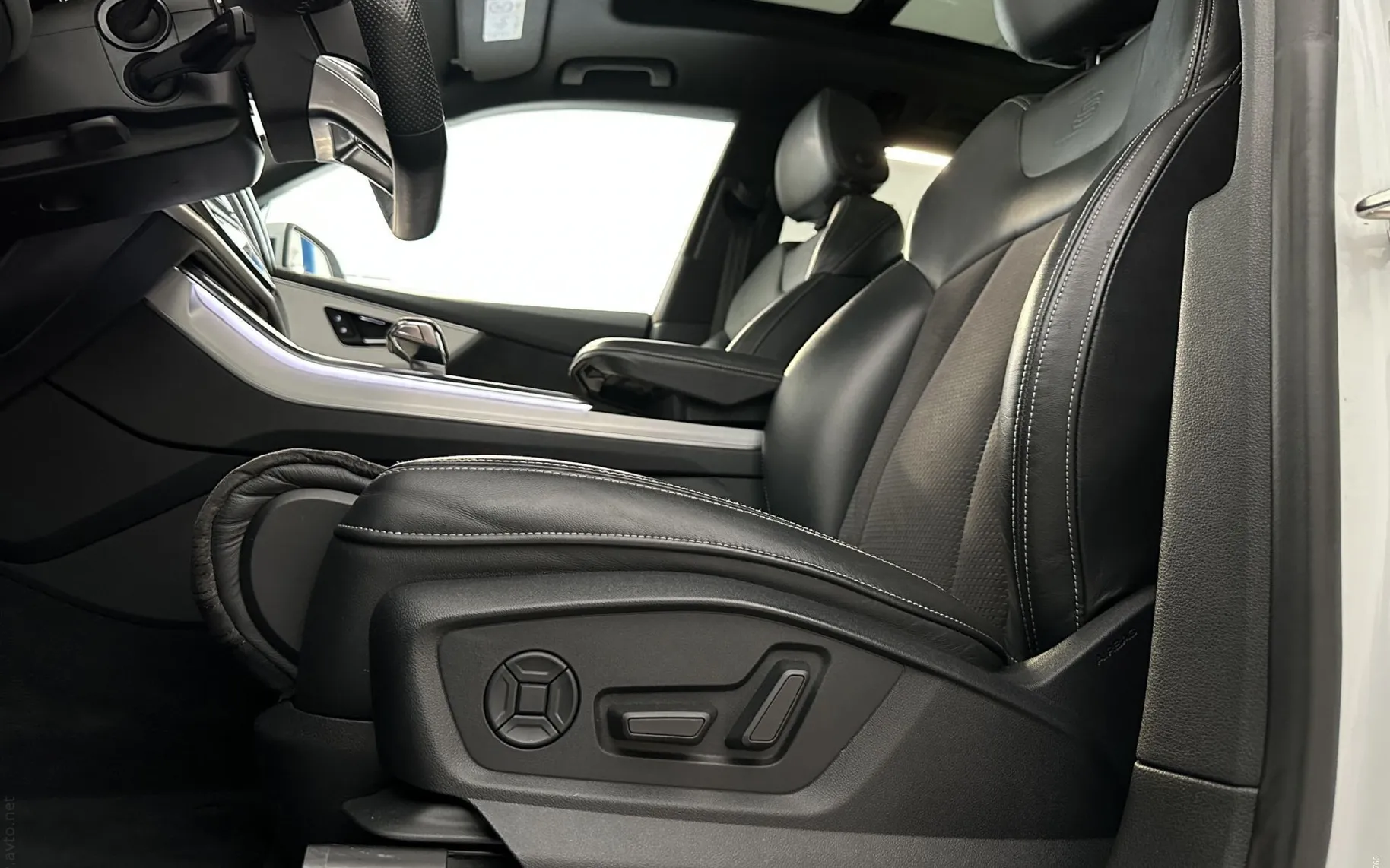 Notranja slika - Audi Q8 - 55TFSI|Q|S-Line|Pano|SoftC|Zračno|ACC|360K|BangO| - 9